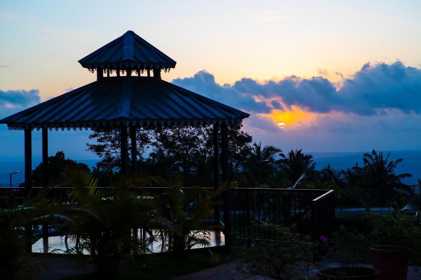 Misty Green Hills Parks & Resorts Kondotty Ngoại thất bức ảnh