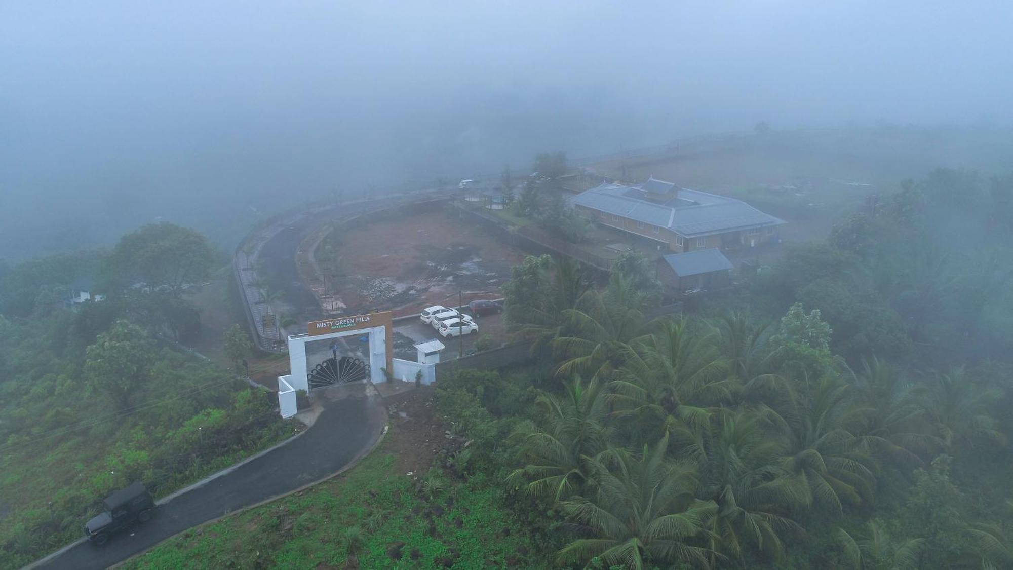 Misty Green Hills Parks & Resorts Kondotty Ngoại thất bức ảnh